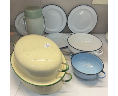 A good lot of vintage &amp; other enamel kitchenware