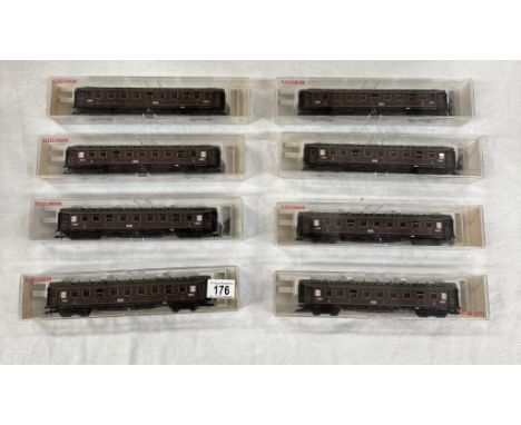 8 Boxed Fleischmann HO gauge coaches 5853 x 8