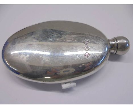 A good quality pewter hip flask.