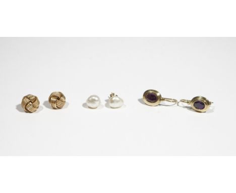 A pair of 18ct gold earstuds, of interwoven design, weight 2.6 gms, a pair of gold and amethyst single stone earrings, detail