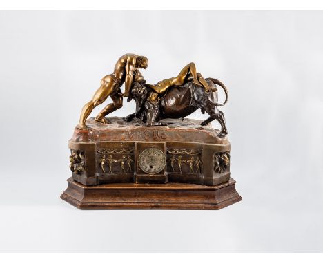 Große Kaminuhr ''URSUS'' mit mythologischer Figurengruppe und Stier Goldscheider, Wien (zugeschr.),  1904 Geschwungenes Uhren