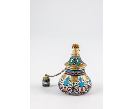 Cloisonné-Email Tisch-Zigarrenanzünder Russland, Moskau, Antip Iwanowitsch Kusmitschew, um 1880/90 Silber, vergoldet. Der zwi