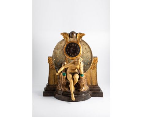 Uhr ''Théodora'' Friedrich Goldscheider, Wien, um 1903 Sarah Bernhardt als 'Théodora' auf einem Thron sitzend. Terrakotta, bu