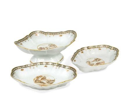 A Chinese export porcelain rouge de fer five piece part dessert service, Qing Dynasty, circa 1790, each of bracketed oval sha