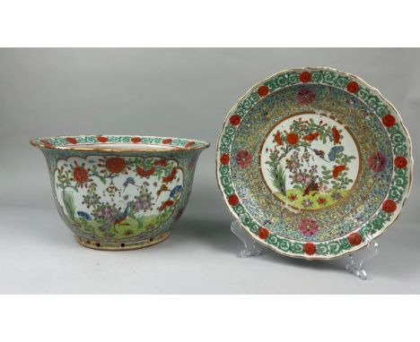 A CHINESE FAMILLE VERTE JARDINIERE AND FOOTED TRAY TONGZHI PERIOD CIRCA 1870, Planter 32cm x 18cm Tray 31cm x 6cm 