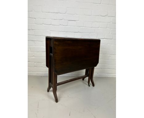 A MAHOGANY GATE LEG DROP LEAF TABLE, 74cm x 60cm x 60cm 