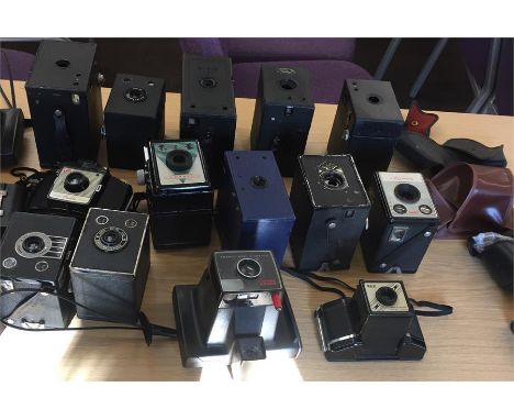Selection of vintage cameras approx 35 cameras in total