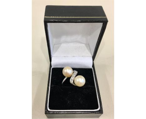 18ct White Gold Diamond and Pearl ring approx 5g