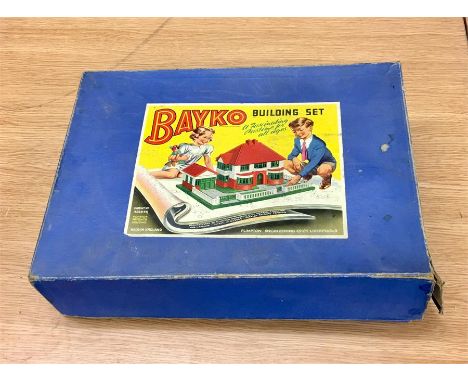Vintage boxed Bayko building set 