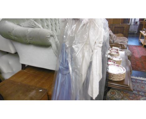 FIVE ASSORTED PIECES OF VINTAGE LADIES CLOTHING