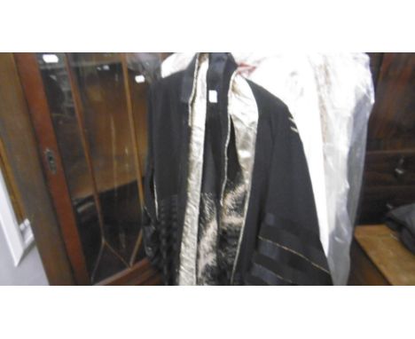 FIVE ASSORTED PIECES OF VINTAGE LADIES CLOTHING