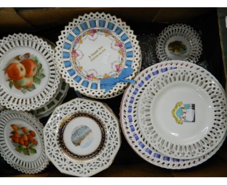 A quantity of ceramic lattice plates