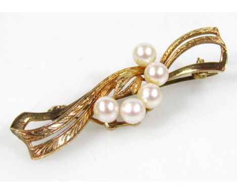 A 9ct gold cultured pearl brooch, of bow outline with textured body and plain pin back, 4.5g, 5cm wide.