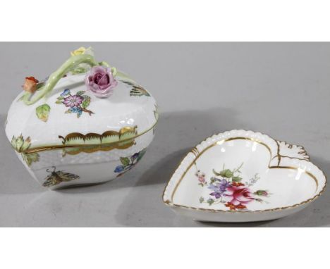 A Herend of Hungary hand painted porcelain heart shaped trinket box, no. G003/VBO, printed marks beneath, 11cm wide and a Roy
