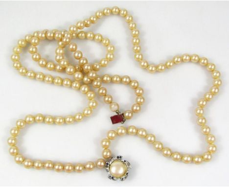 A cultured pearl necklace, with white base metal clasp, 110cm long.