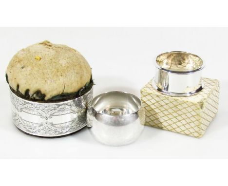 Various 20thC silver, comprising two napkin rings, Asprey & Co embroidered and silver pin cushion on leather stand, partially