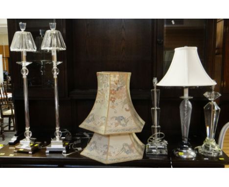 ASSORTED TABLE LIGHTING including pair of tall cut glass shaded table lamps, three others in glass (5)