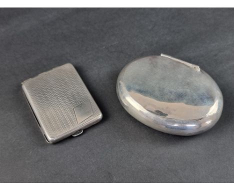 A silver snuff box, by&nbsp;Deakin &amp; Francis Ltd, Birmingham 1919, 8cm wide; together with a silver matchbox case, gross 
