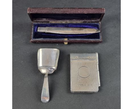 A late Victorian silver pencil case, by&nbsp;Henry Griffith &amp; Sons Ltd, Chester 1901, 9.5cm long; together with a silver 