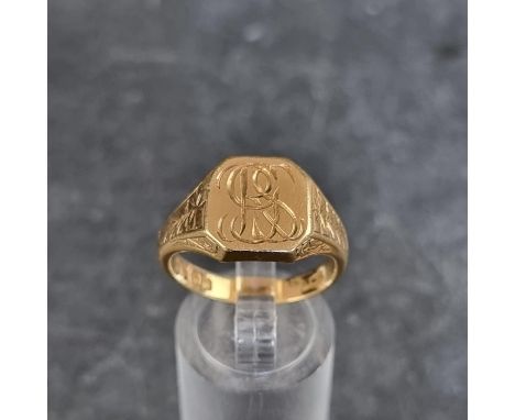 An 18ct gold signet ring,&nbsp;initialled R G S, by W W Ltd, London 1967, size R 1/2, 11.3g. 