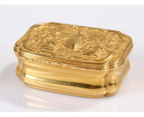 Beautiful 18th Century Dutch gold box, Amsterdam, maker Jean Saint (1698-1769), the box engraved and chased all over with a c