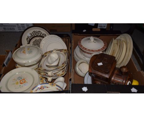 Ceramics - a WH Grindley and Co. Windsor ivory floral pattern part dinner service, including dinner and side plates, sauce bo