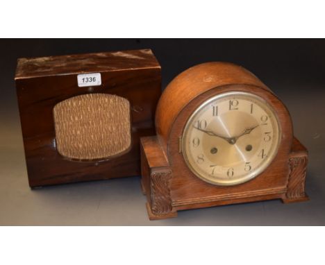 An oak mantel clock, twin winding holes, Arabic numerals; a small early 20th century speaker (2)