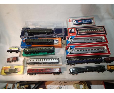 Ten HO scale Continental outline coaches, three unboxed, and six wagons, various makes and types, mostly very good condition,