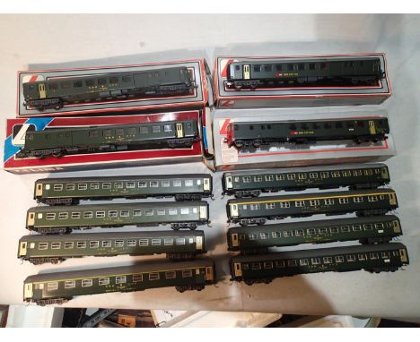 HO scale Continental outline coaches, eight Lilliput OBB FFS/OBB CFF green coaches unboxed, and four Lima OBB/FFS/CFF green c