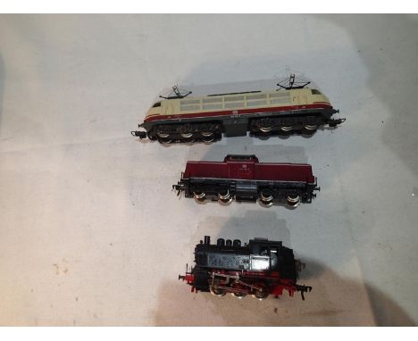 HO scale Continental outline locomotives, Lima 103-110-3, twin pantograph Co-Co electric D.B cream/red livery, Fleischmann 21