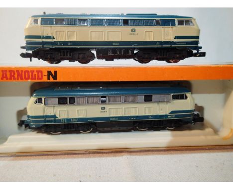 Two N gauge Continental outline diesel locomotives, Arnold Bo-Bo diesel, Fleischmann Bo-Bo, diesel, both B.B green/cream live