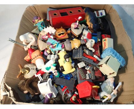 Selection on unboxed vintage Lego and early 1990s McDonalds toys. Items appear in playworn condition. UK P&amp;P Group 3 (£30