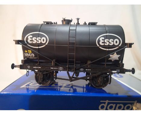 O gauge Dapol 7F-059-002, 14 ton tank wagon, Esso black, 1869, near mint, boxed. UK P&amp;P Group 1 (£16+VAT for the first lo
