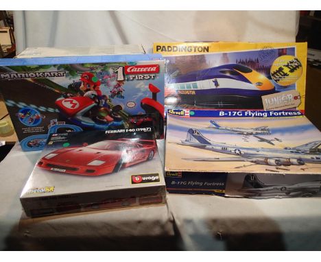 5 boxed model kits and playsets to include a factory sealed Bburago #7032 1/18 scale Ferrari F40 (1987), Hornby Paddington #R
