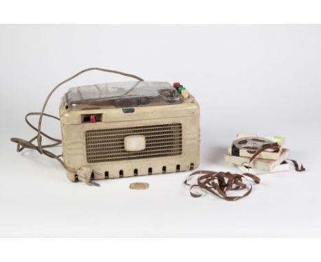 ITALIAN CIRCA 1950's 'GELOSO', MILAN SMALL MAINS REEL TO REEL TAPE RECORDER, the cream plastic case with cream, green, black 