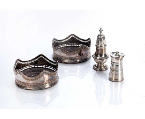 Collection of silver and silver plateconsisting of: a silver pepperette bearing marks for William Comyns & Sons Ltd (Richard 