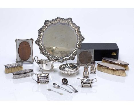 Collection of silver and silver plated items consisting of: Elkington & Co silver plated salver, 27cm across, two silver phot