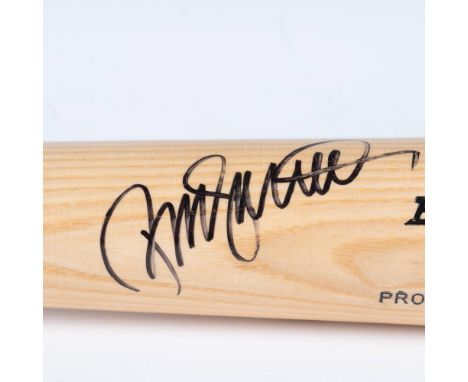 Genuine Rawlings Big Stick baseball bat autographed by the Chicago 70s Cubs All-Star, Gold Glove Winner and later Cubs' broad