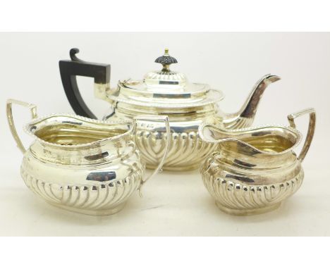A Victorian silver three piece tea service, Birmingham 1898, 621g