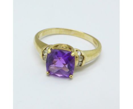 A 9ct gold, amethyst and white stone ring, 2.4g, N