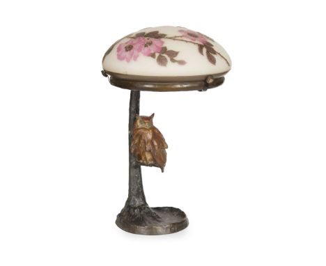  ATTRIBUTED TO MICHAEL SIX (1874–1938) OWL TABLE LAMP, CIRCA 1920 patinated bronze, with cameo glass shade, unmarked 48cm hig