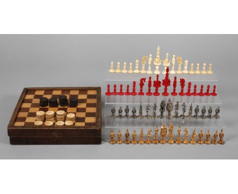 Spielesammlung 20. Jh., klappbares Spielbrett für Schach, Mühle und Backgammon, beigegeben gedrechselte Spielsteine, teils eb