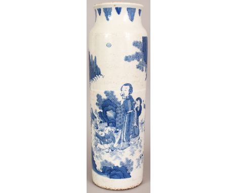 A LARGE CHINESE BLUE & WHITE PORCELAIN SLEEVE VASE, the sides of the cylindrical body decorated with ladies and playing boys 