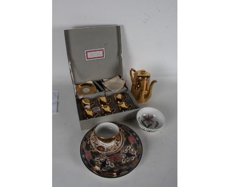 Royal Worcester Fireproof Porcelain coffee set, comprising six each cups and saucers, in gilt on a white ground ,housed in or