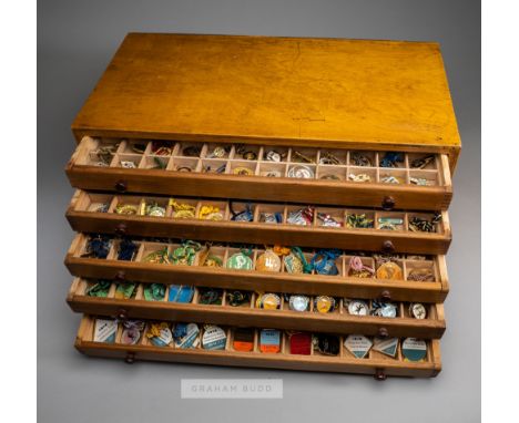Horse racing: a superbly assembled private collection of Sandown Park members' badges dating from 1881 to 2020,the collection