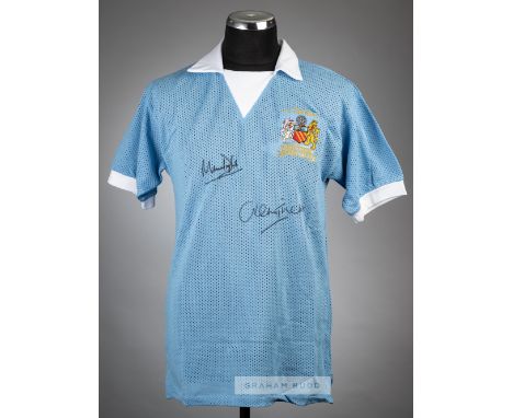 Mike Doyle & Dennis Tueart signed blue Manchester City 1976 Football League Cup Final retro jersey,Score Draw, signed in blac