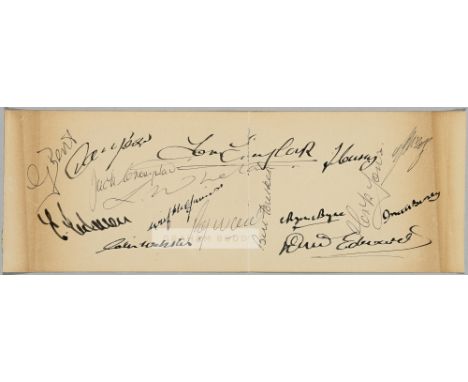 Manchester United Busby Babes autograph page, signed in black ink by 16 squad members and management, Edwards, Byrne, Jones, 