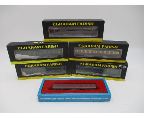 A collection of six Graham Farish by Bachmann N gauge model railway coaches including three green Southern Railway coaches, H