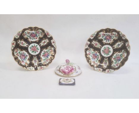 Pair of Worcester-style porcelain plates of shaped circular form, decorated with painted panels of flowers within gilt border