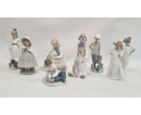 Quantity of Nao figures to include children and clowns (8) 